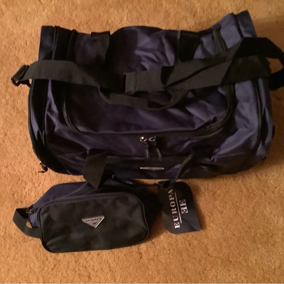 Europa 20” poly duffle bag & toiletry bag - Picture 3 of 6